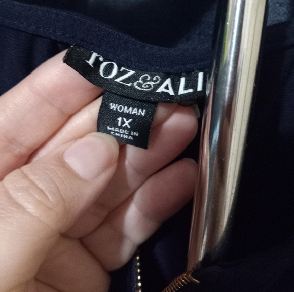 Women's blouse - Picture 2 of 2